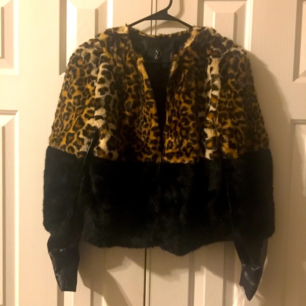 Leopard Faux Fur Bomber-Styled Jacket (Slimming)